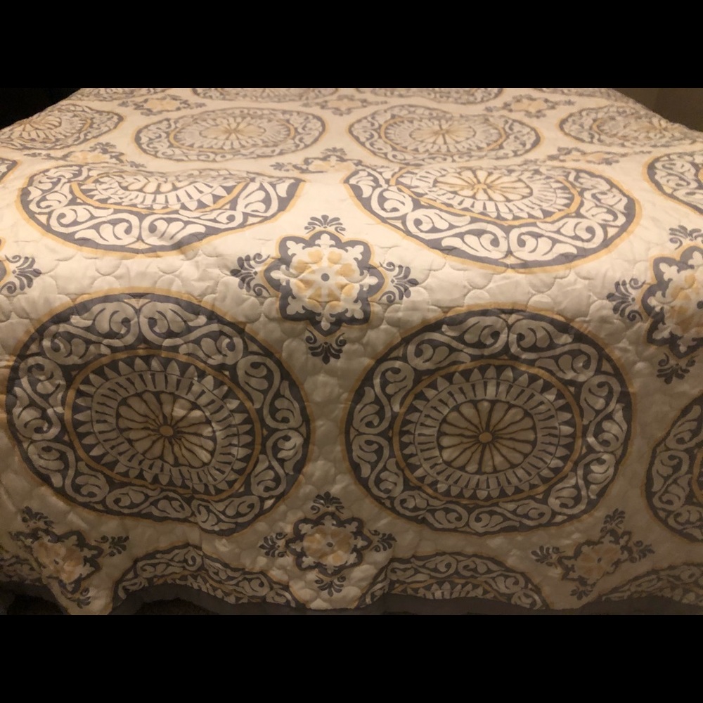 Queen Size Comforter